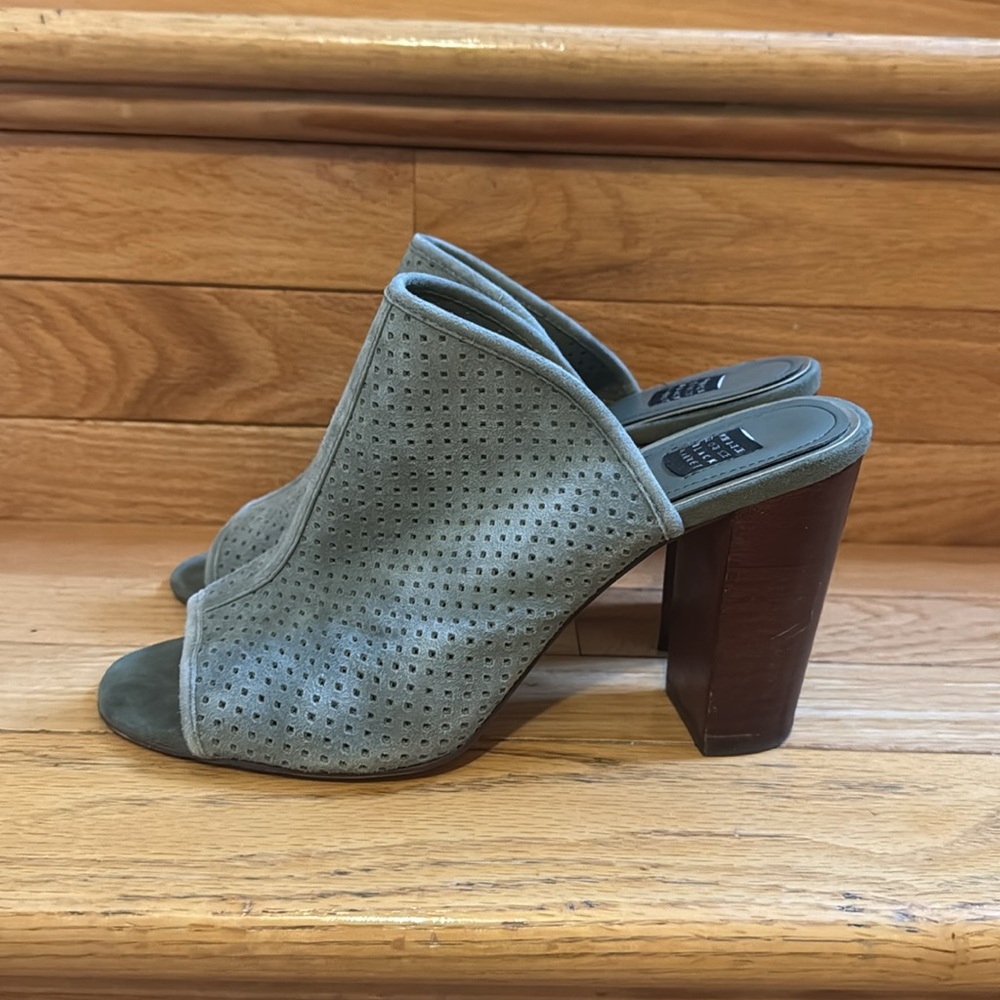 White House Black Market Olive Green Block Heels Suede Sandals Size 8.5 M